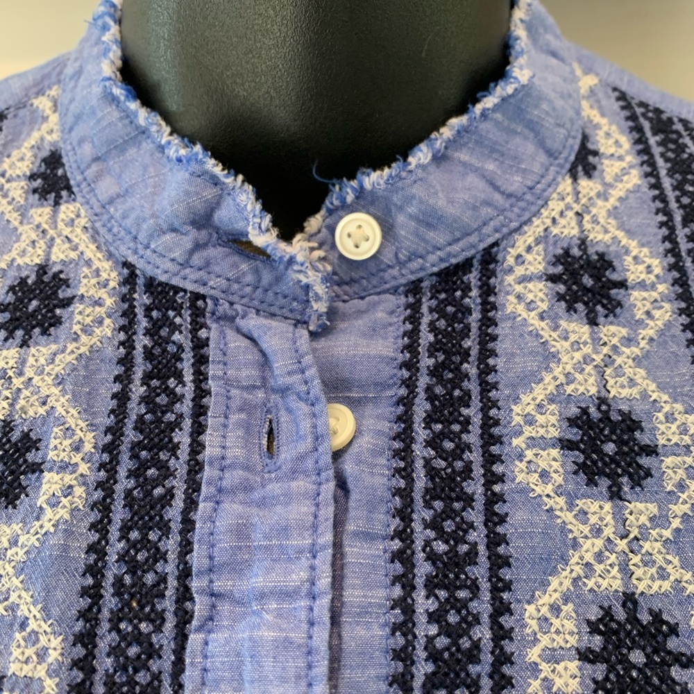 GAP Fitted Boyfriend embroidered band collar button down shirt , size medium - Picture 3 of 8